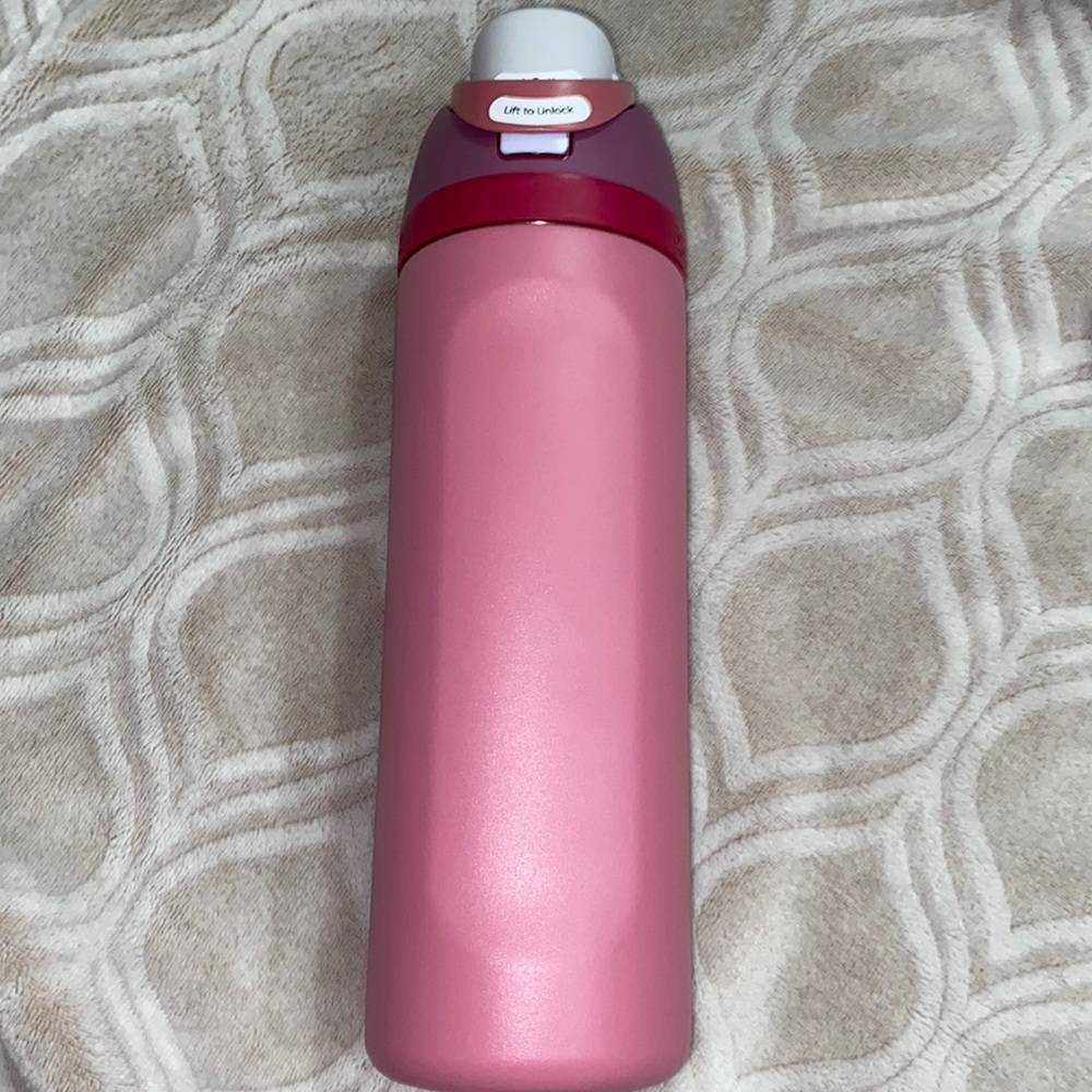 24 oz Owala FreeSip water bottle